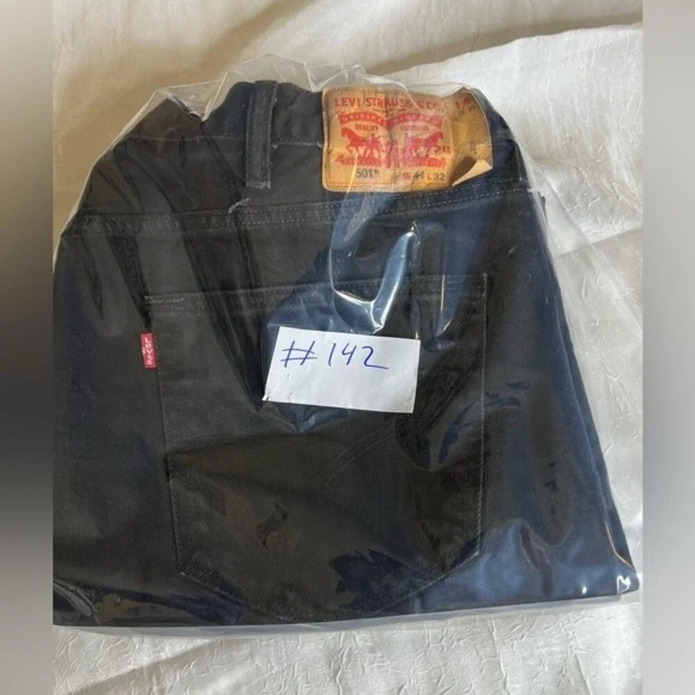 LEVI'S 501 Button Fly Mens Jeans  Size W44 L32  Color Black